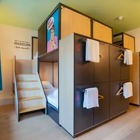 Sparks Hostel *