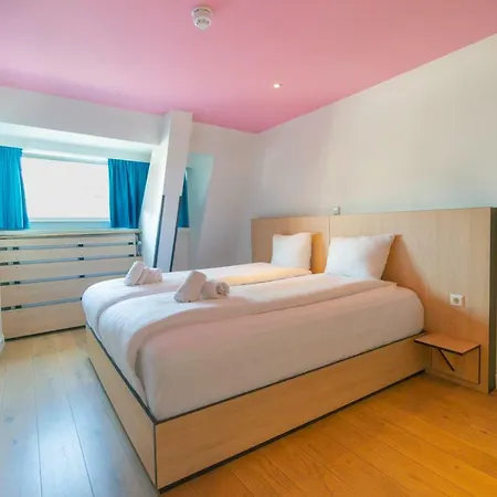 Sparks Hostel *
